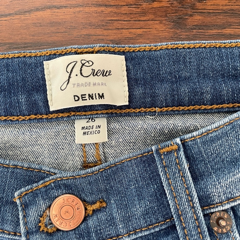 J. Crew Medium Wash Blue Denim Mid Rise Jean Shorts Cuffed - Size 26 - Picture 3 of 5